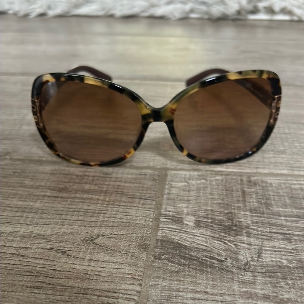 Stylish Tortoise Shell Sunglasses for Women
